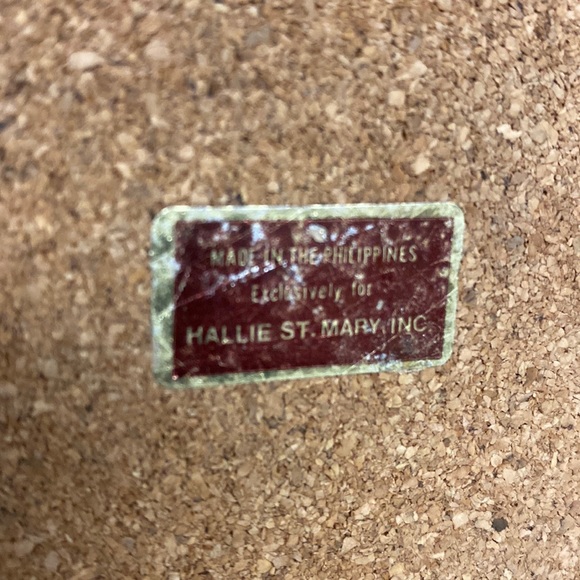 Hallie St Mary Inc Capiz Shell Charger Plates Placemat Set of Three - Picture 9 of 17